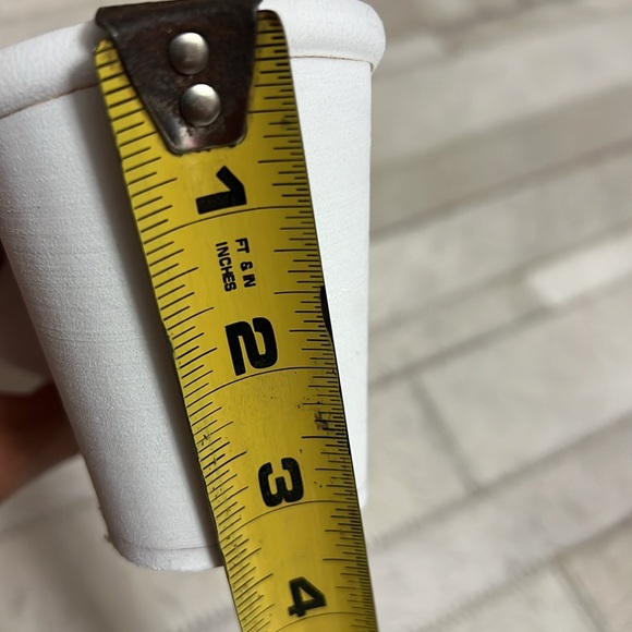 Victoria’s Secret woman’s flip flops - Picture 7 of 9